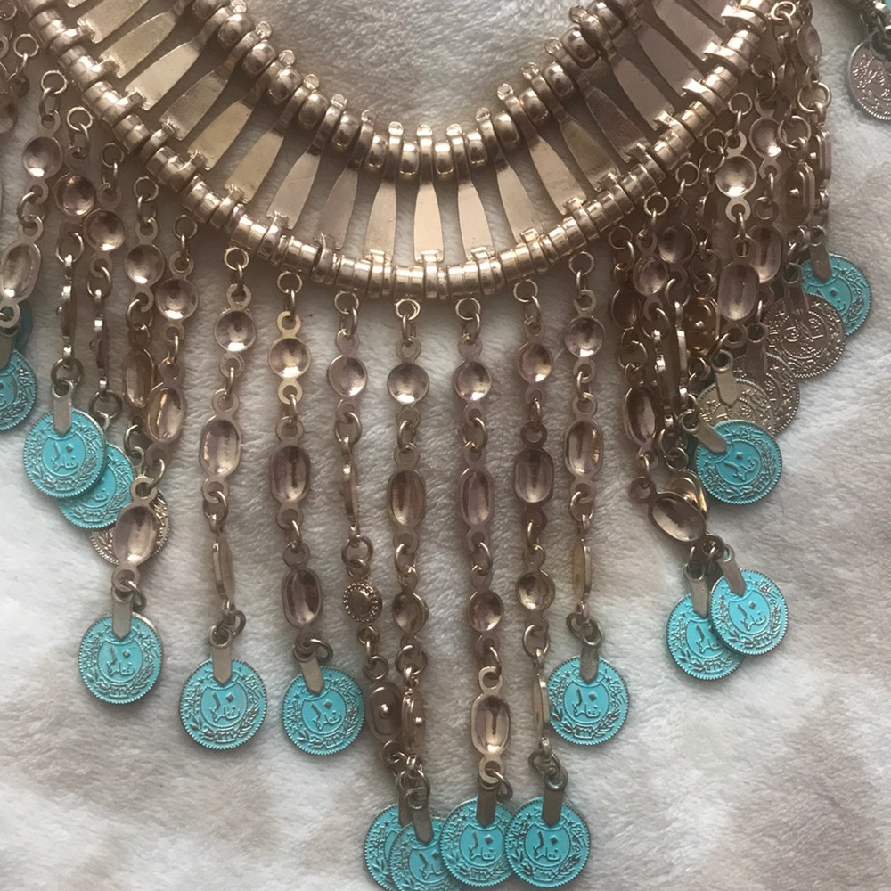 STATEMENT NECKLACE